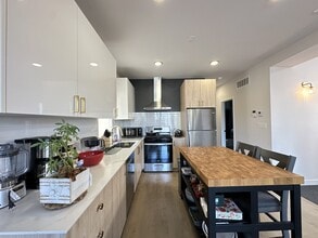 908 N California Ave in Chicago, IL - Building Photo - Building Photo