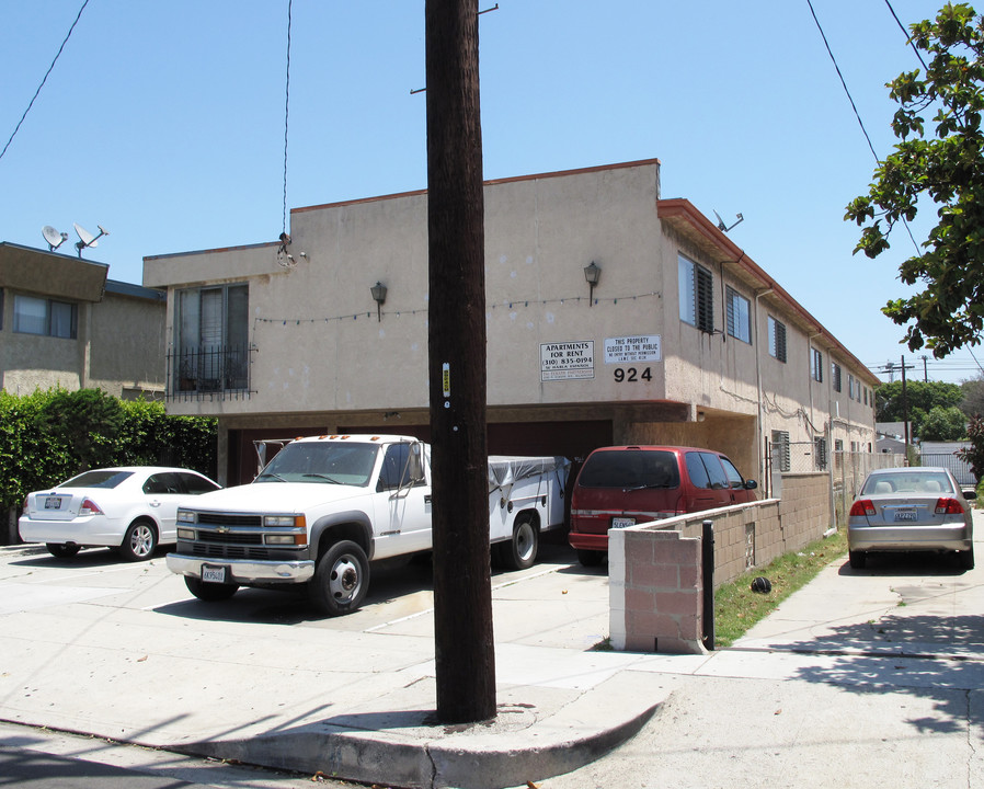 924 Broad Ave in Wilmington, CA - Foto de edificio