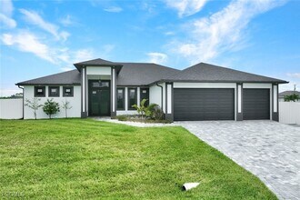 1639 NW 33rd Ave in Cape Coral, FL - Building Photo - Building Photo