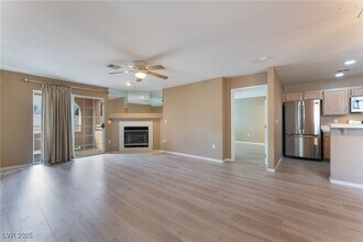 8452 Boseck Dr in Las Vegas, NV - Building Photo - Building Photo