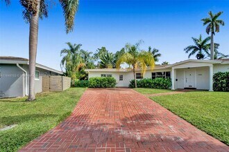 2106 NE 16th Ave in Wilton Manors, FL - Building Photo - Building Photo