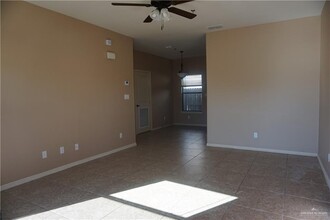 1100-1112 W Eisenhower St in Pharr, TX - Building Photo - Interior Photo