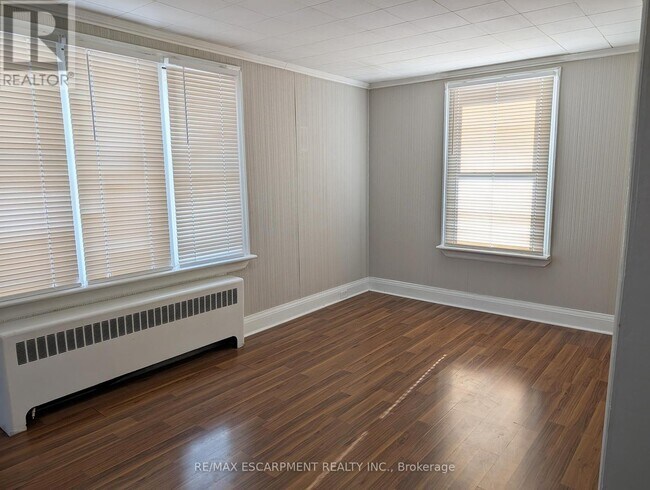 12 E 24th St in Hamilton, ON - Building Photo - Building Photo