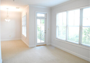 155 E Broad St, Unit 307 in Spartanburg, SC - Foto de edificio - Building Photo