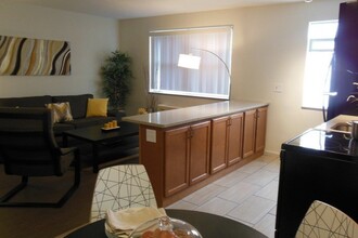 Edgecliff - Nassau Walnut Hill Apartments in Cincinnati, OH - Building Photo - Building Photo