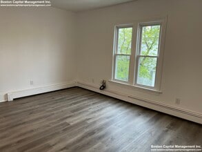 67 Cedar St, Unit #2 in Malden, MA - Building Photo - Building Photo