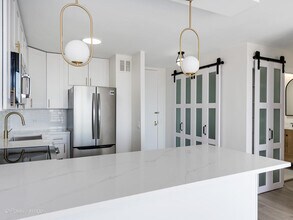 5445 N Sheridan Rd in Chicago, IL - Foto de edificio - Building Photo