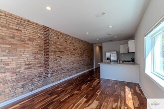 2608 E Fayette St in Baltimore, MD - Foto de edificio - Building Photo