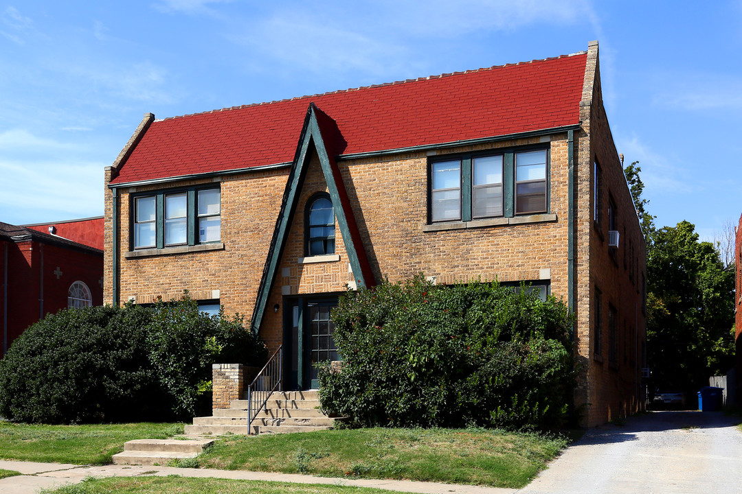 1909 N Douglas Ave in Oklahoma City, OK - Building Photo