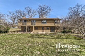 7221 Red Oak Dr in Crystal Lake, IL - Building Photo - Building Photo