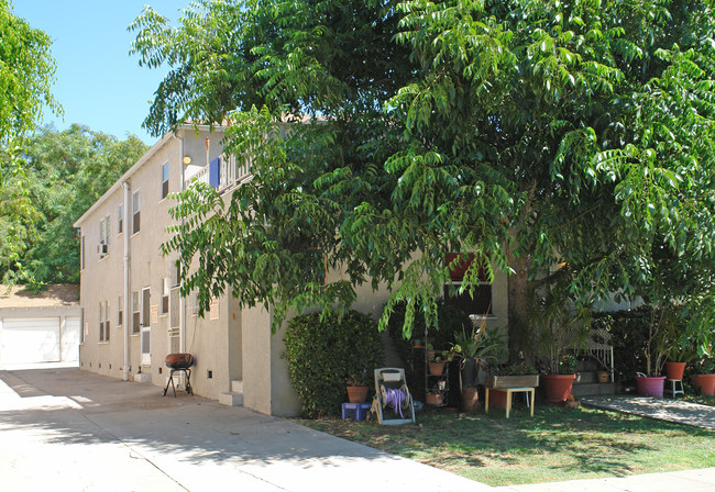 820 N Edinburgh Ave in Los Angeles, CA - Foto de edificio - Building Photo