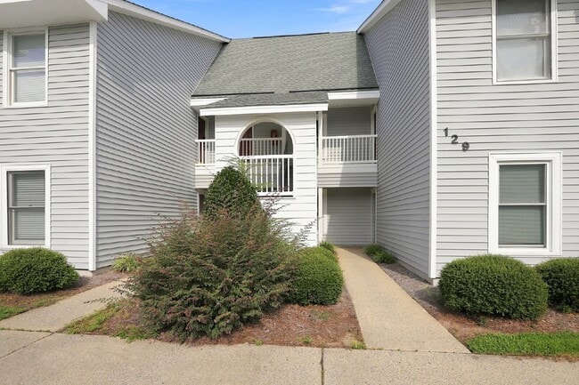129 W Victoria Ct, Unit Apartment E