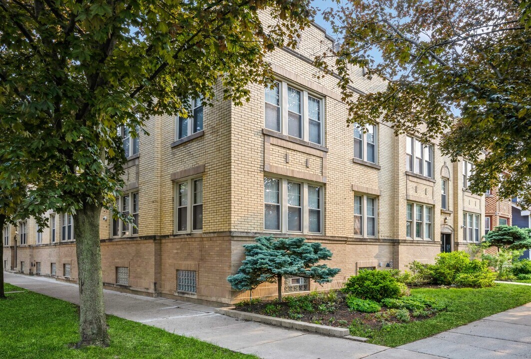 3258 N Linder Ave in Chicago, IL - Building Photo