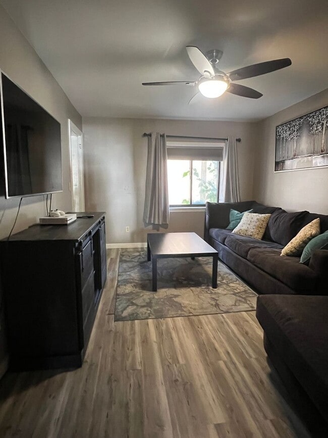 740 Rossmore Ave in Pittsburgh, PA - Foto de edificio - Building Photo