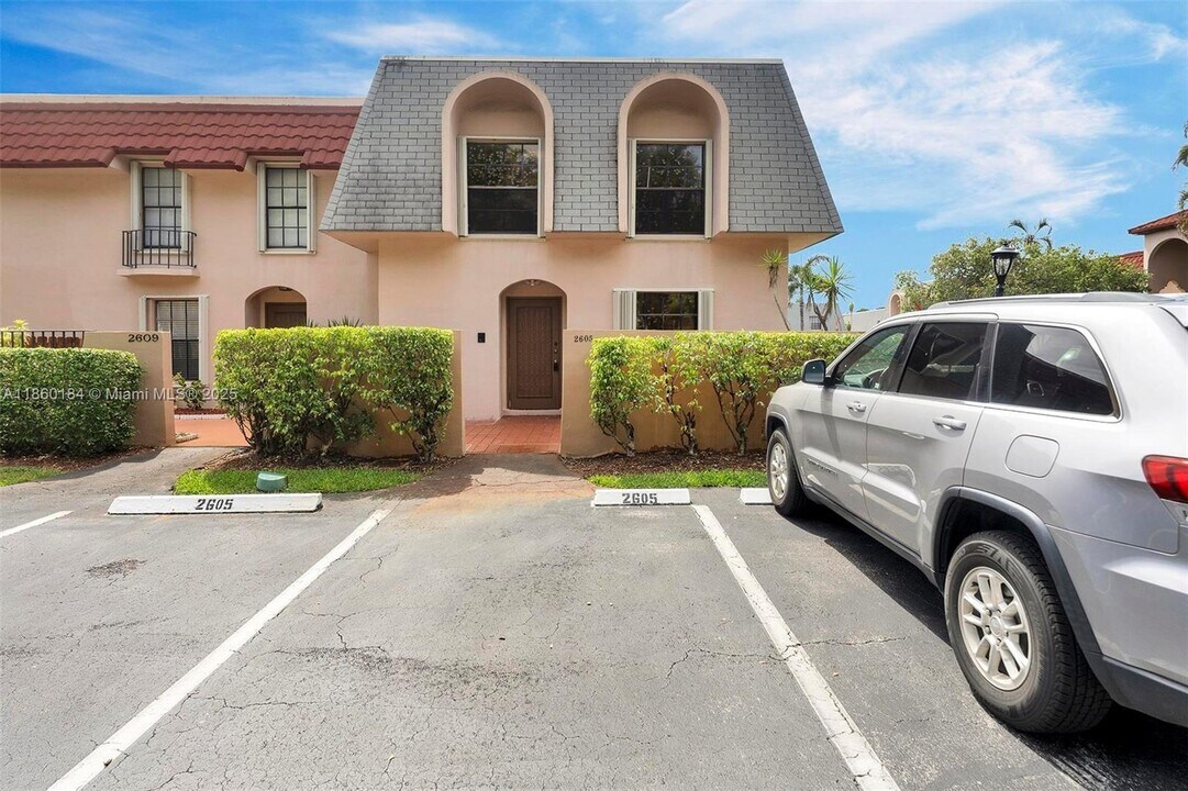 2605 SW 73rd Way in Davie, FL - Building Photo