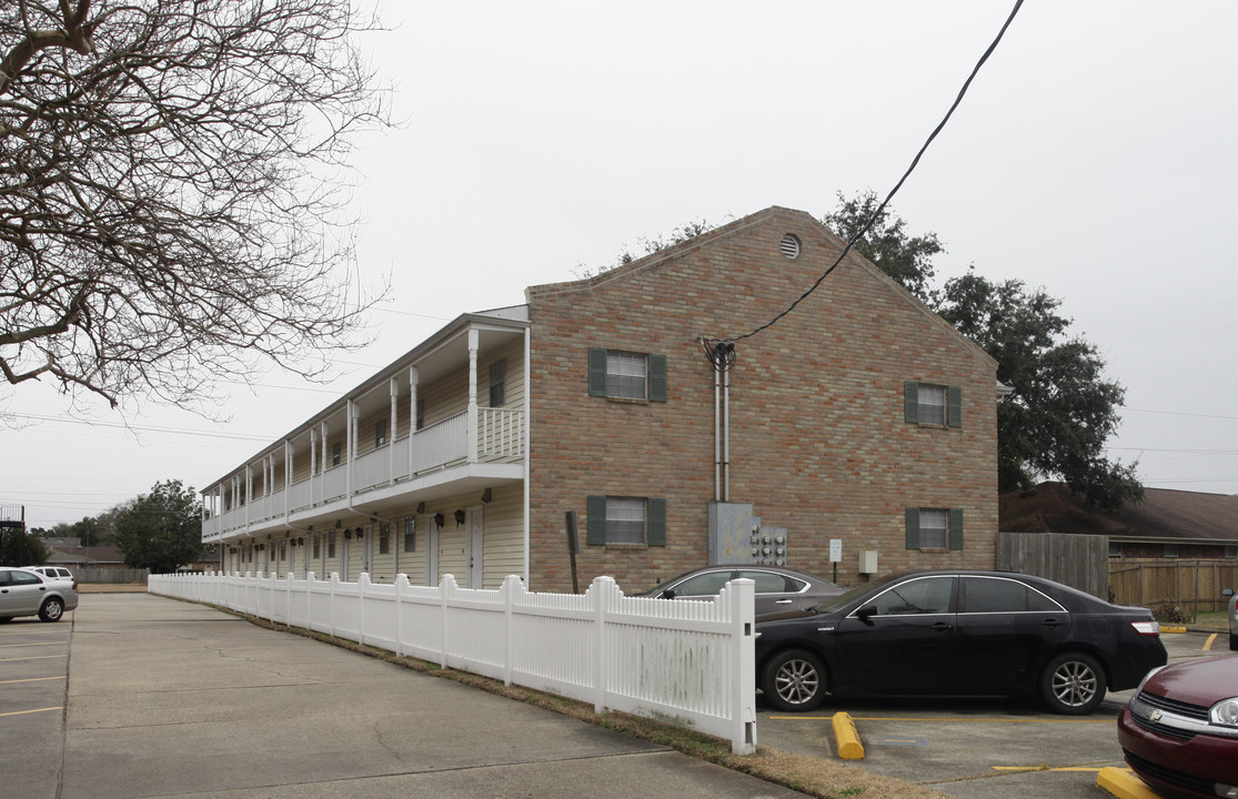 305 W Esplanade Ave in Metairie, LA - Building Photo