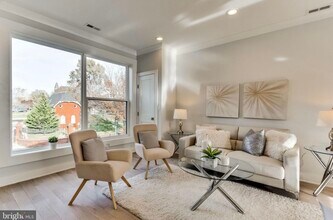 631 Florida Ave NE, Unit B-Downstairs in Washington, DC - Foto de edificio - Building Photo