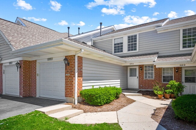 373 Winfield Ct in Schaumburg, IL - Building Photo - Building Photo