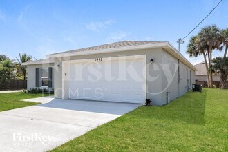 1992 SW Sunglow St in Port St. Lucie, FL - Building Photo - Building Photo