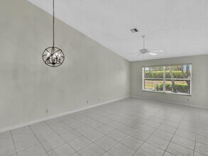 6094 Lake Hibiscus Dr in Delray Beach, FL - Building Photo - Building Photo