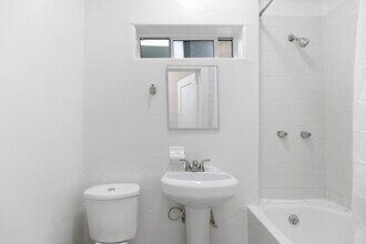 1526 E 52nd St, Unit 1524 E. 52nd Street in Los Angeles, CA - Building Photo - Building Photo