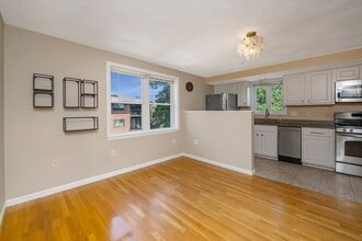 10 Middle St Ct in Waltham, MA - Building Photo - Building Photo