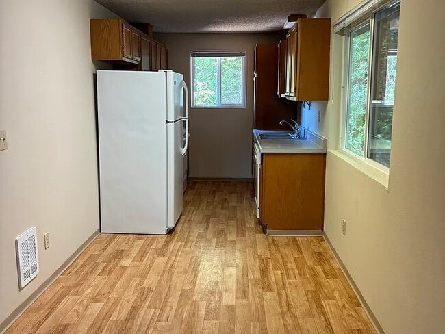 property at 1634 Kent Des Moines Rd