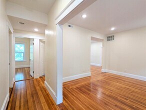 8 Lowell Cir, Unit 2 in Somerville, MA - Building Photo - Building Photo