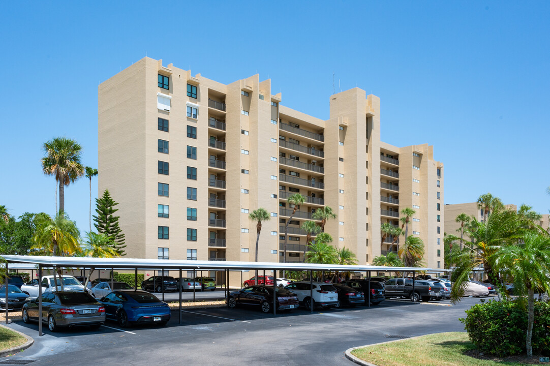 Cove Cay in Clearwater, FL - Building Photo