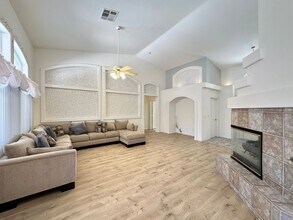 2414 Moonstar Ln in Henderson, NV - Building Photo - Building Photo