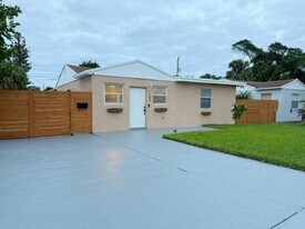 166 W 25th St in West Palm Beach, FL - Building Photo