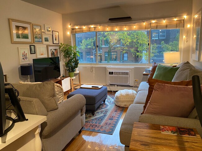 526 W Roscoe St in Chicago, IL - Building Photo - Building Photo