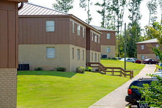 Flint Garden Apartments in Chattahoochee, FL - Building Photo - Building Photo