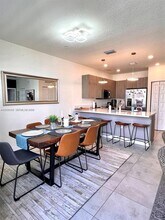 6420 NW 102nd Path in Doral, FL - Building Photo - Building Photo