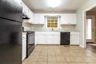 401 Latrobe Dr in Simpsonville, SC - Building Photo - Building Photo