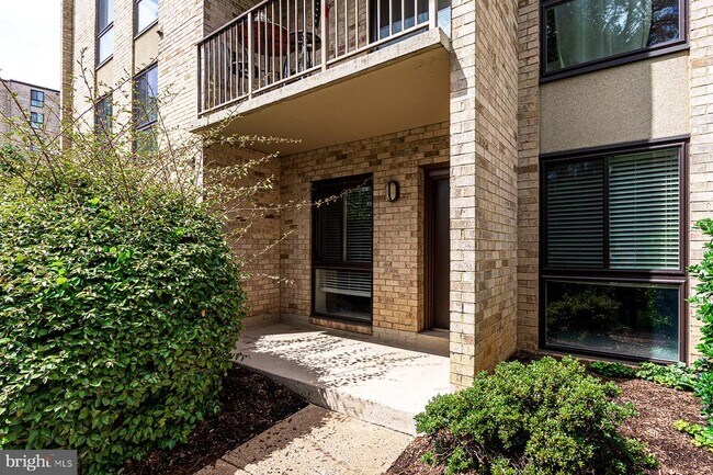 6141 Edsall Rd in Alexandria, VA - Foto de edificio - Building Photo
