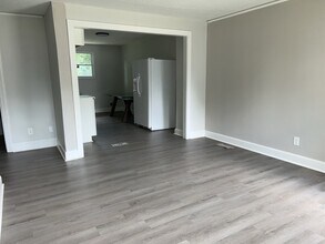 806 W Parker Rd in Greenville, SC - Building Photo - Building Photo