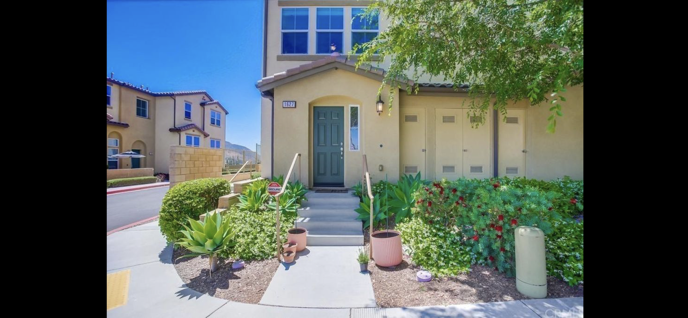 1627 Waterlily Way in San Marcos, CA - Building Photo