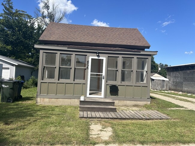 property at 406 W Alcott Ave