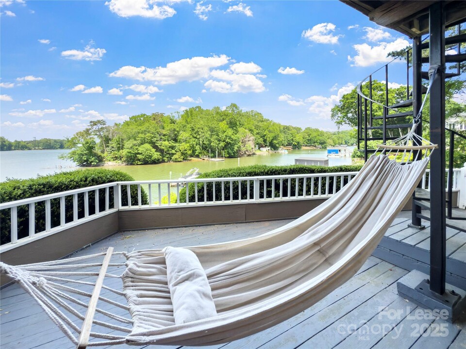9808 Emerald Point Dr in Charlotte, NC - Building Photo