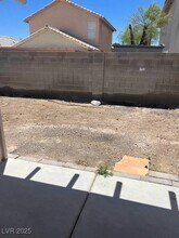 5607 W Dewey Dr in Las Vegas, NV - Foto de edificio - Building Photo