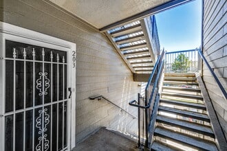 2575 S Syracuse Way in Denver, CO - Building Photo - Building Photo