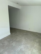 1185 NW 63rd St-Unit -1187 in Miami, FL - Building Photo - Building Photo