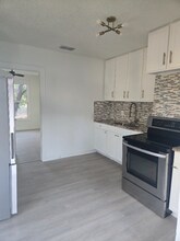 304.5 S Holloway St in Cleburne, TX - Building Photo - Building Photo