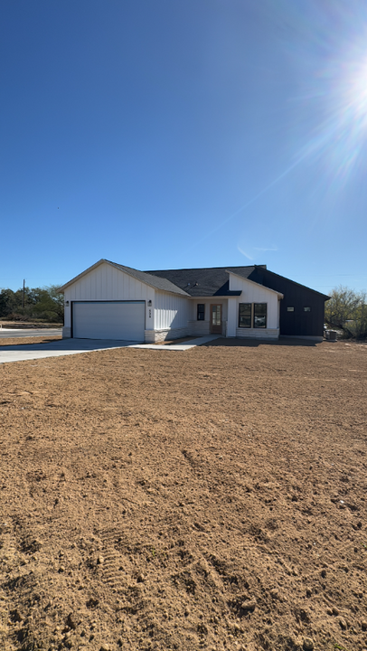 408 Vista Encino in Three Rivers, TX - Building Photo