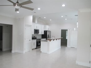 1209 Elm St in Baytown, TX - Building Photo - Building Photo