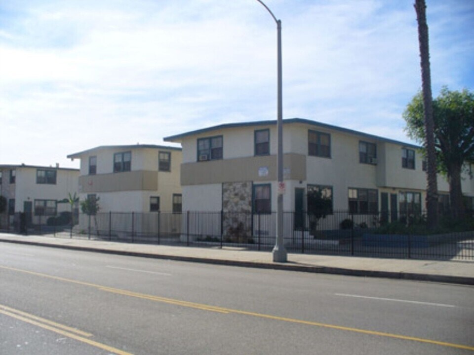 Casa Serena in Wilmington, CA - Foto de edificio