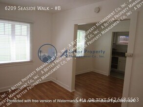 6209 E Seaside Walk in Long Beach, CA - Building Photo - Building Photo