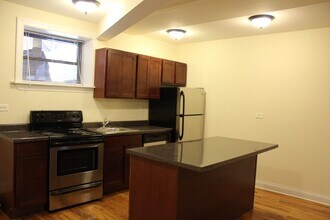 1115 W Oakdale Ave, Unit GDN in Chicago, IL - Building Photo - Building Photo