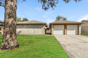 13614 Wimbledon Oaks Dr in Houston, TX - Building Photo
